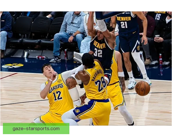 NBA赛场风云再起巨星对决引爆季后赛格局新变东西部强队争锋升级