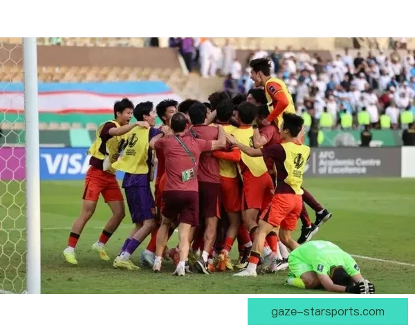 中国男篮逆转取胜晋级亚洲杯四强创历史新篇章在主场球迷助威下