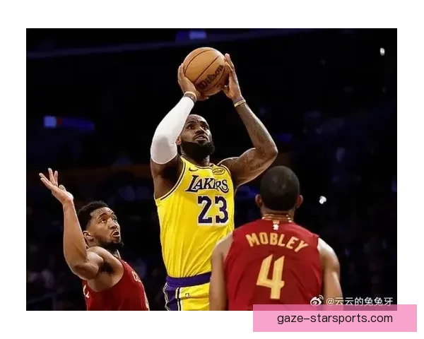 詹姆斯率湖人逆转取胜西部格局再起波澜关键战爆发全场震撼引热议